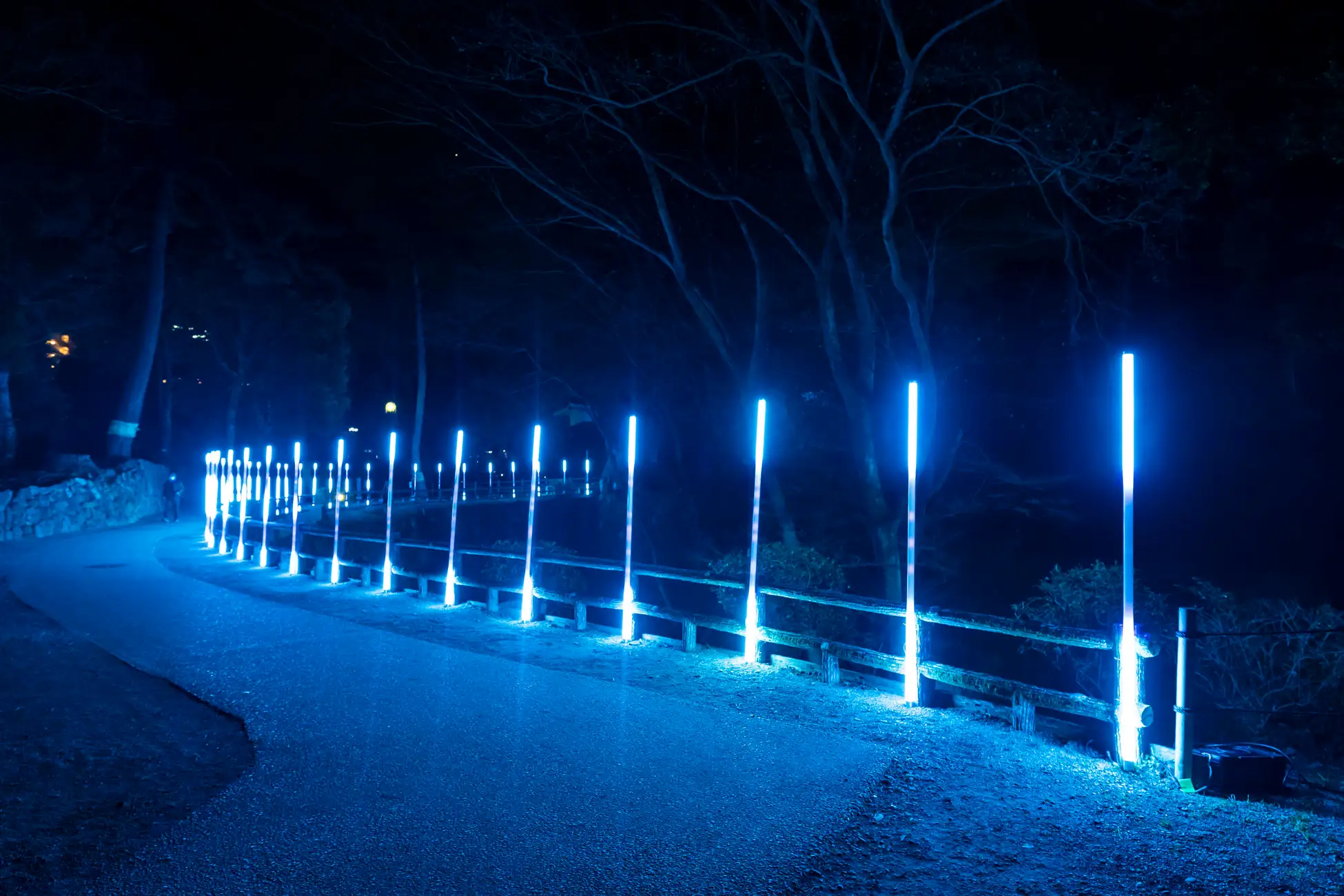 一旗プロデュース「岡崎公園デジタルライトアップ2023」の公式記録映像（LEDバー編）を公開。文化庁日本博「岡崎デジタルアートナイトフェスティバル」サブプログラム。
