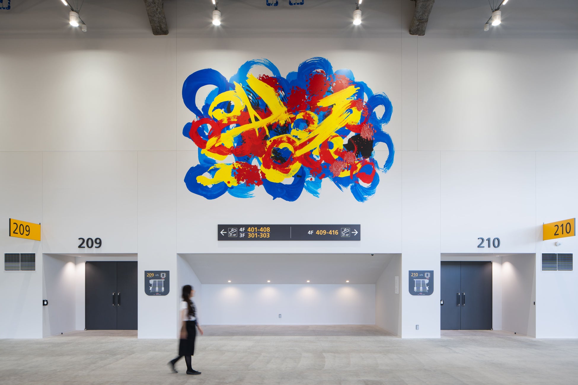 ヘラルボニー、「LaLa arena TOKYO-BAY」の2階コンコース壁面に巨大アートを装飾
